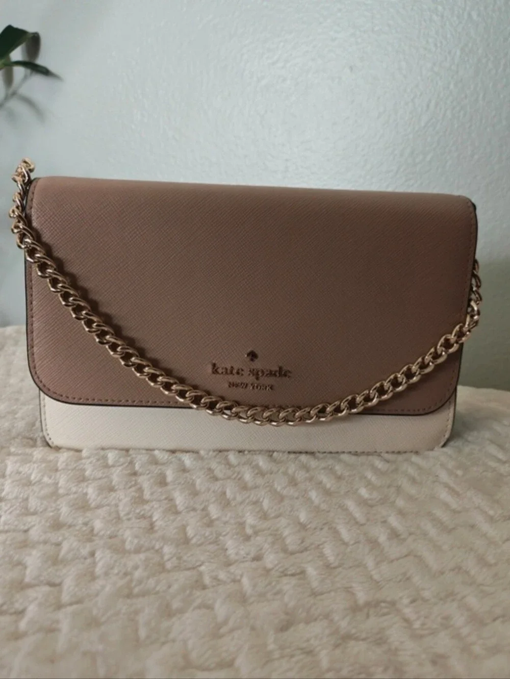 Kate spade Two-Tone Taupe & Cream Chain Crossbody Bag GUC